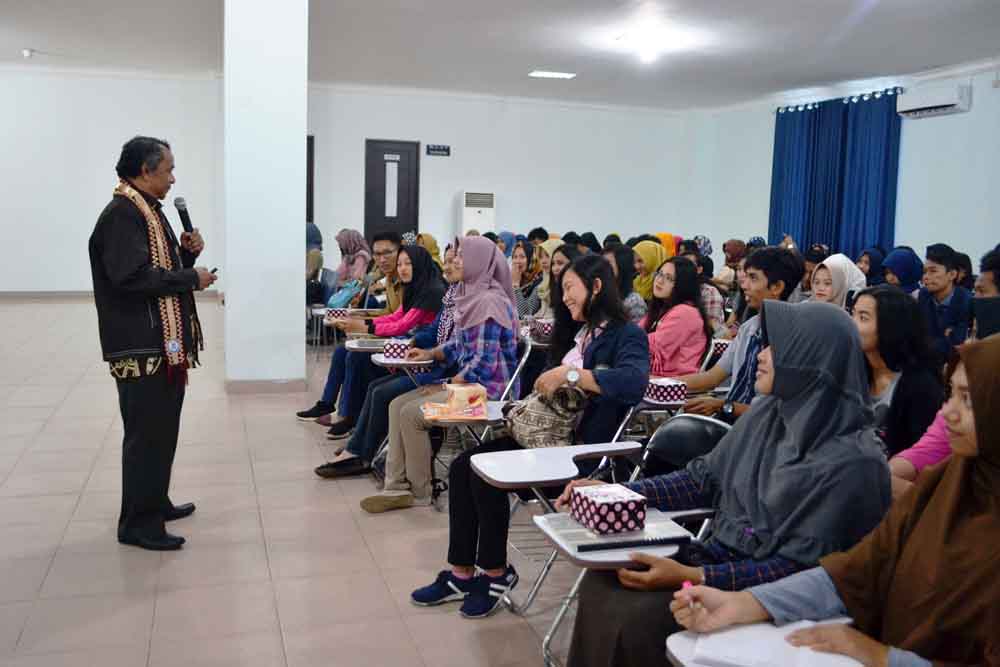 Guru Besar UGM Ajarkan Mahasiswa Darmajaya Akuntansi Negara