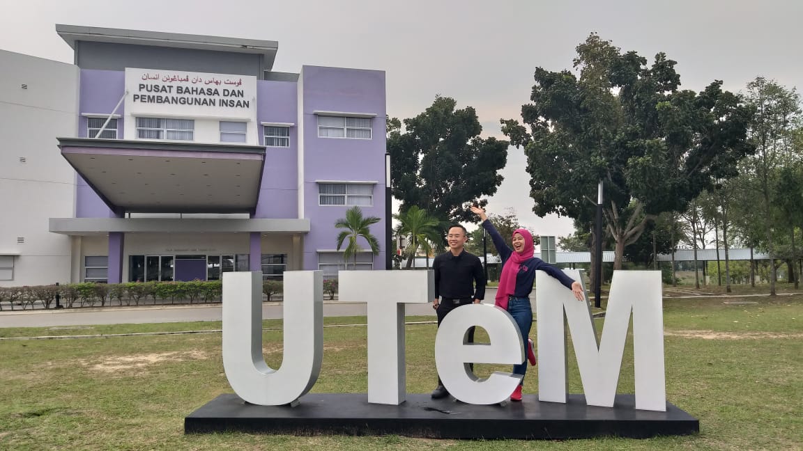 Dua Mahasiswa IIB Darmajaya Susun Skripsi di Malaysia