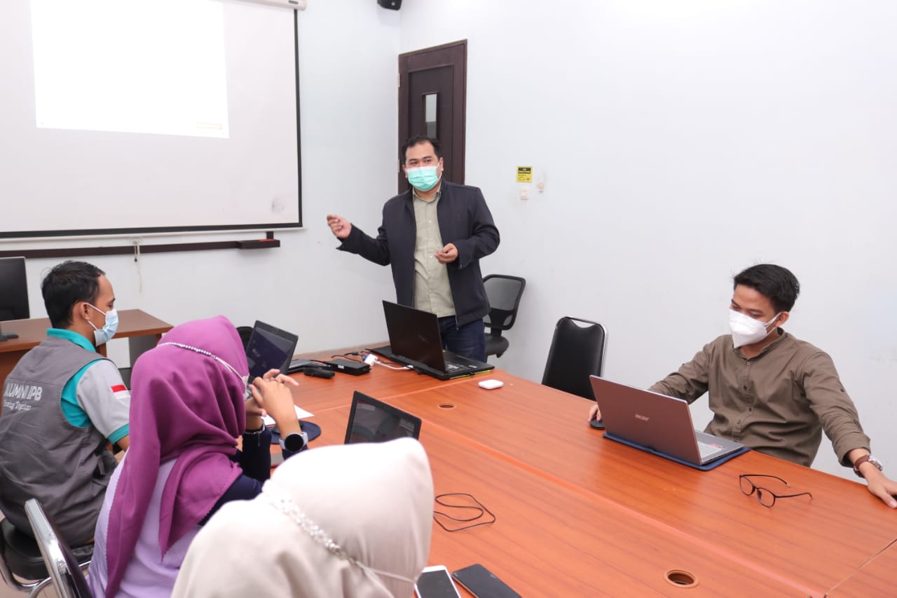 Prodi Bisnis Digital Darmajaya Latih Alumni IPB Lampung Digital Marketing