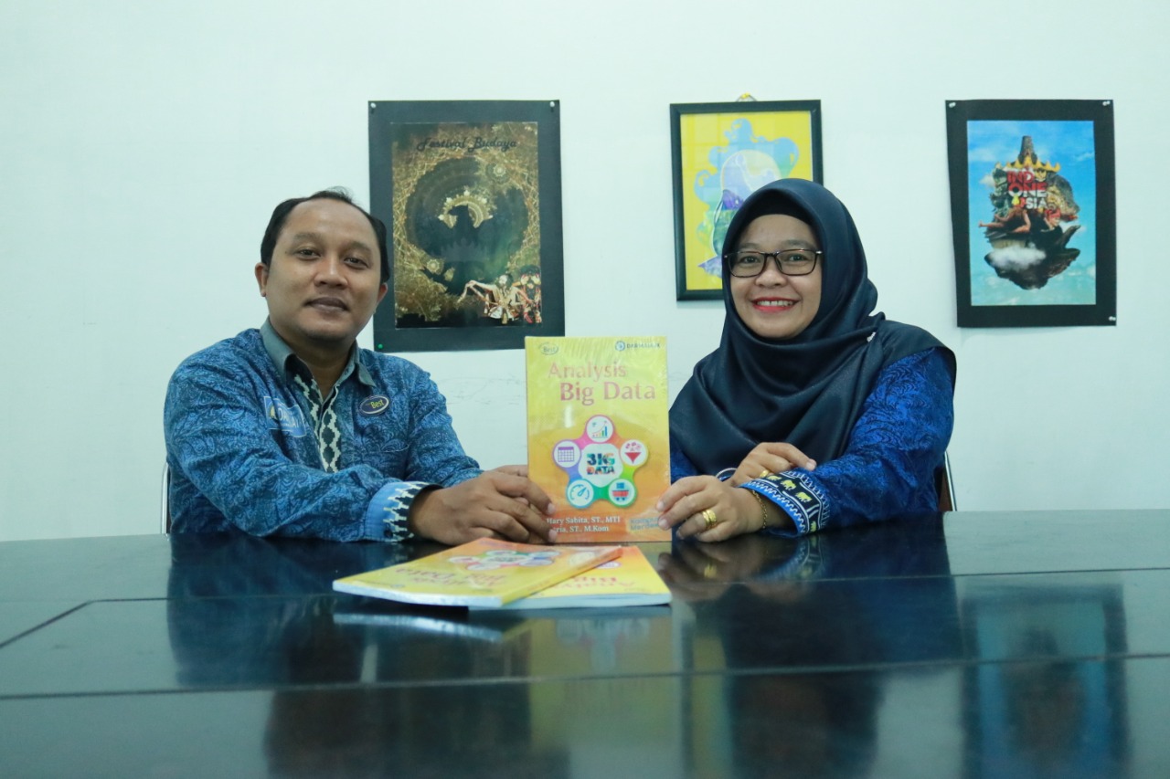 Buku Analysis Big Data Prodi Teknik Informatika ini yang Pertama di Lampung