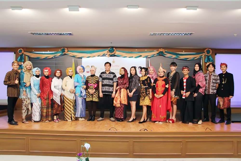 Kuliah di Thailand, 4 Mahasiswa Darmajaya Kenalkan Budaya Indonesia