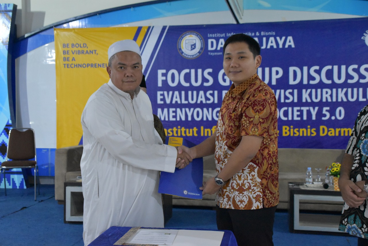 Hasilkan Alumni Hebat, IIB Darmajaya-AMA Lampung Teken MoU