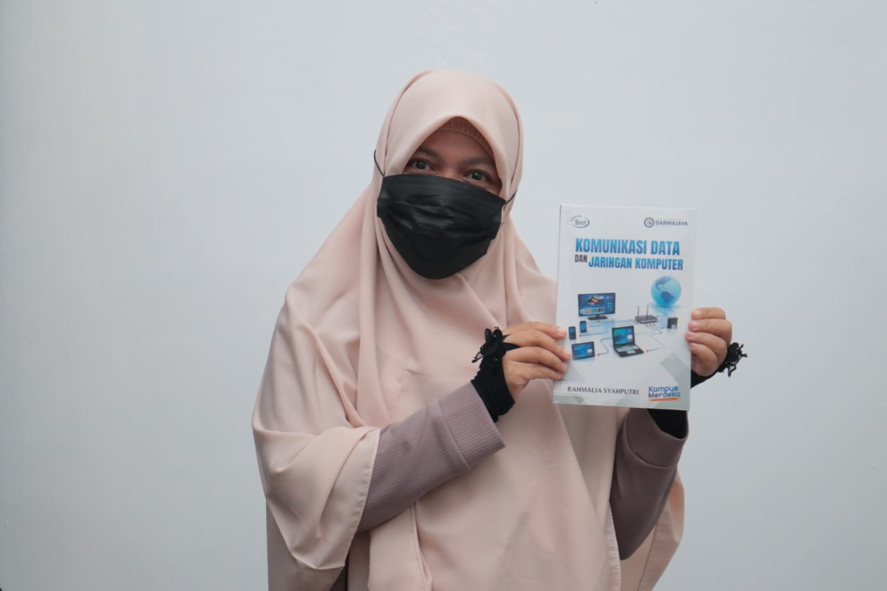 Dosen Prodi Teknik Informatika IIB Darmajaya Terbitkan Buku ‘Komdat & Jarkom’