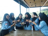 Serunya Mahasiswa dari Nusantara Buat Sekubal di Teluk Backyard Lampung