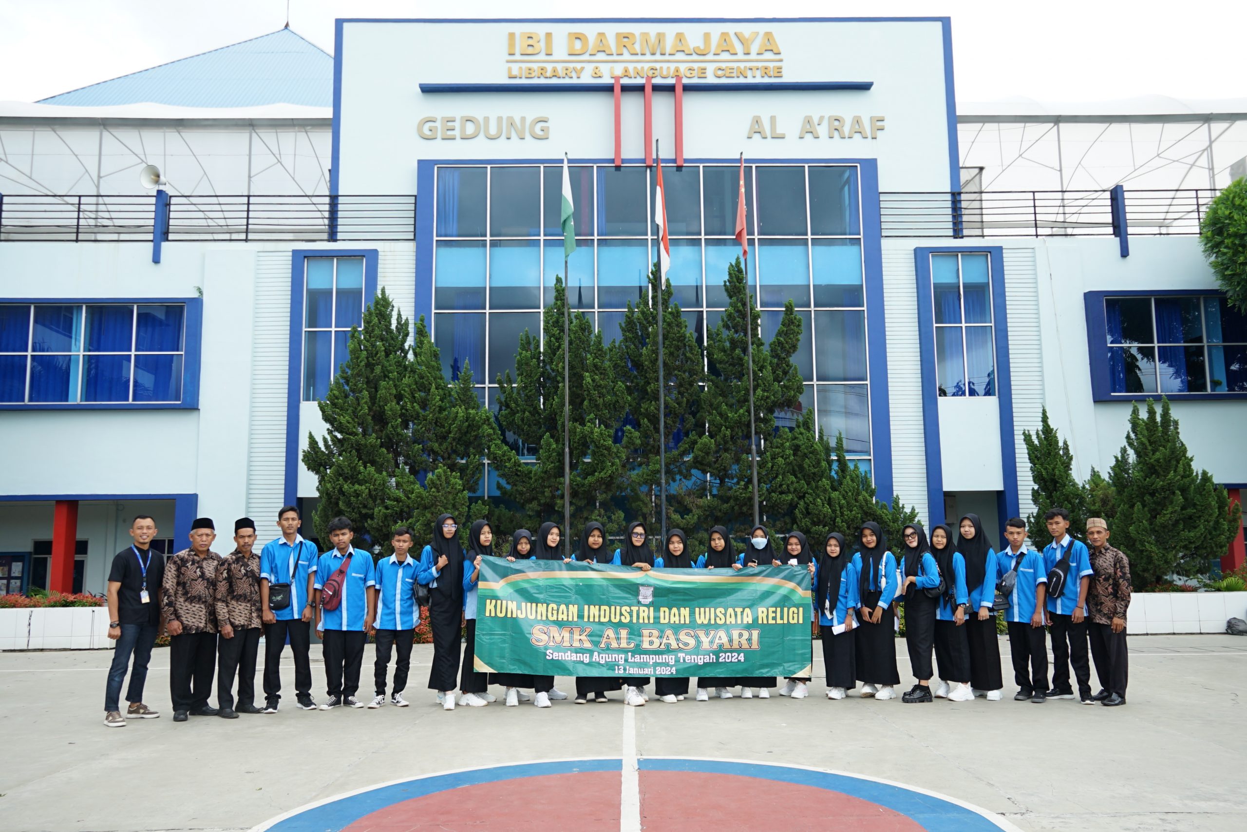 SMK Al-Basyari Kunjungan ke Darmajaya Belajar IoT dan Jalin MoU