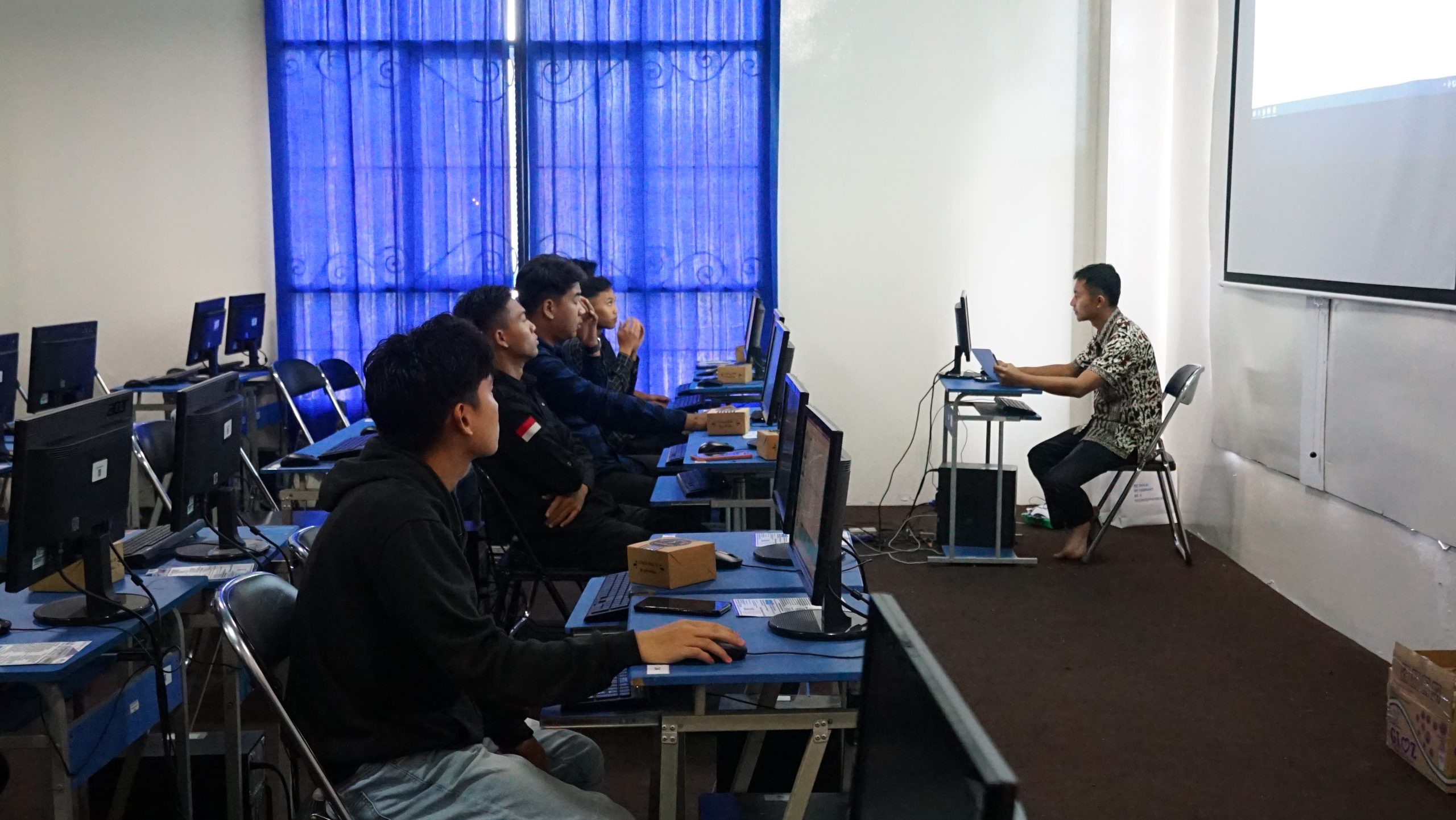 Puluhan Pelajar SMA/K se Provinsi Lampung Ikuti Pelatihan di Laboratorium IIB Darmajaya