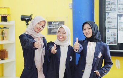 Mudahkan Para Pencari Jasa Makeup, Tiga Mahasiswi Jurusan Bisnis Digital Penerima P2MW dari Lampung ini Buat Aplikasi Beauty Luxe