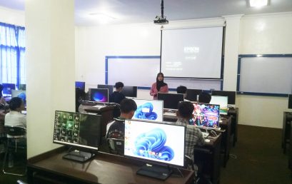 Implementasi Program Double Track Multimedia, Dosen Prodi DKV Darmajaya Ajari Siswa SMAN 5 Bandarlampung Coreldraw