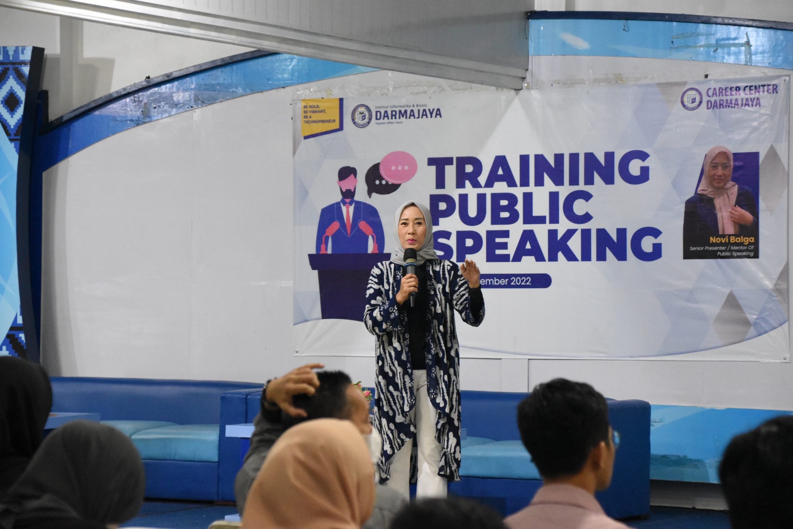 Hadirkan Presenter dan Penyiar Terkenal di Lampung, IIB Darmajaya Gelar Training Public Speaking