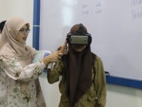 Pelajar SMKN 1 Bandarlampung Asyiik Belajar Mobile Application dan Virtual Reality Bersama Dosen Prodi Teknik Informatika IIB Darmajaya