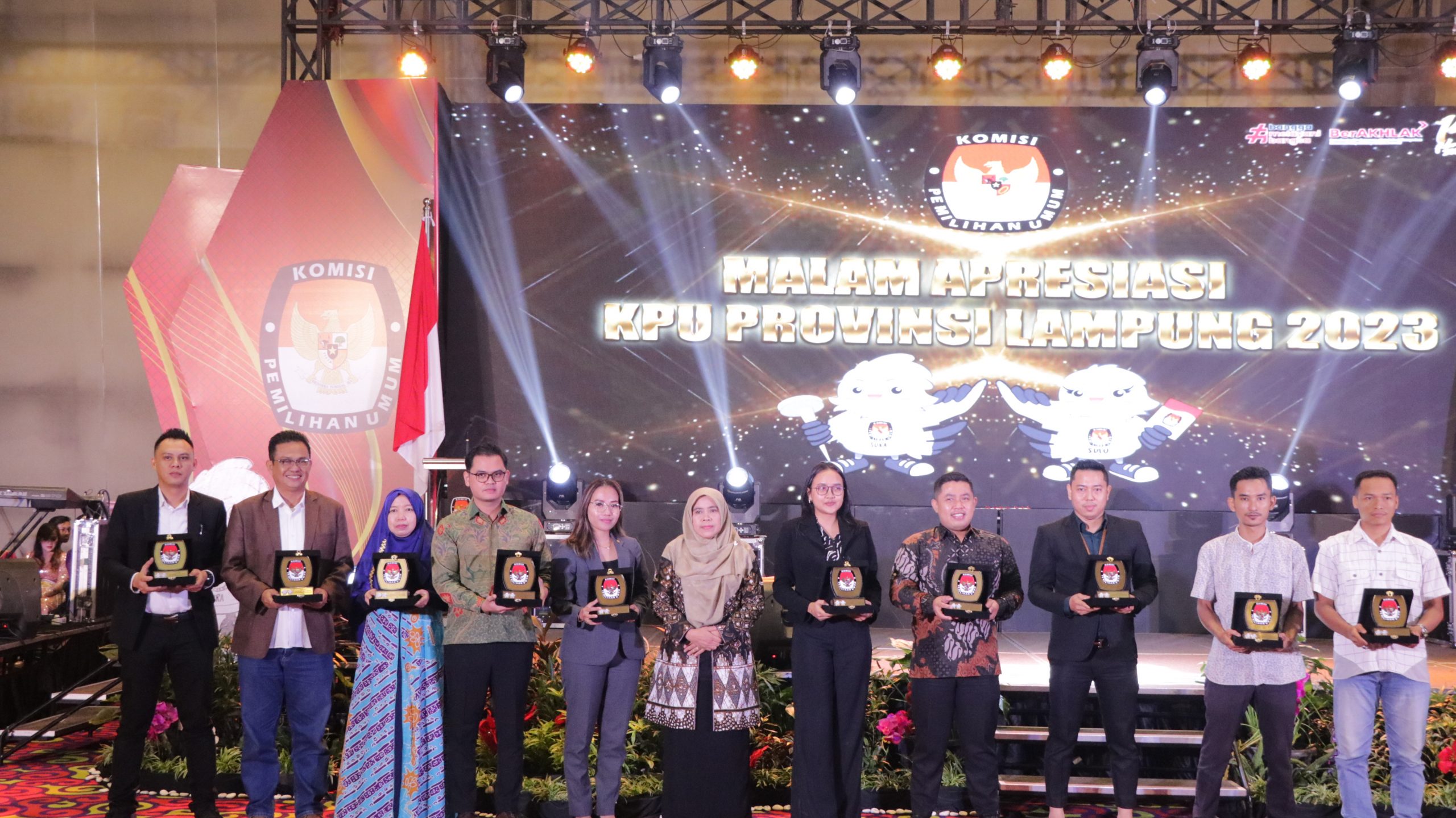 Sukseskan Pemilu Serentak 2024, IIB Darmajaya Terima Penghargaan KPU Lampung
