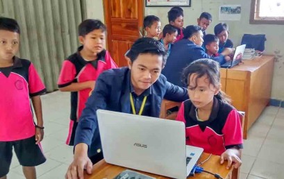 Mahasiswa PKPM Darmajaya Kenalkan IT Kepada Siswa SD Lamteng