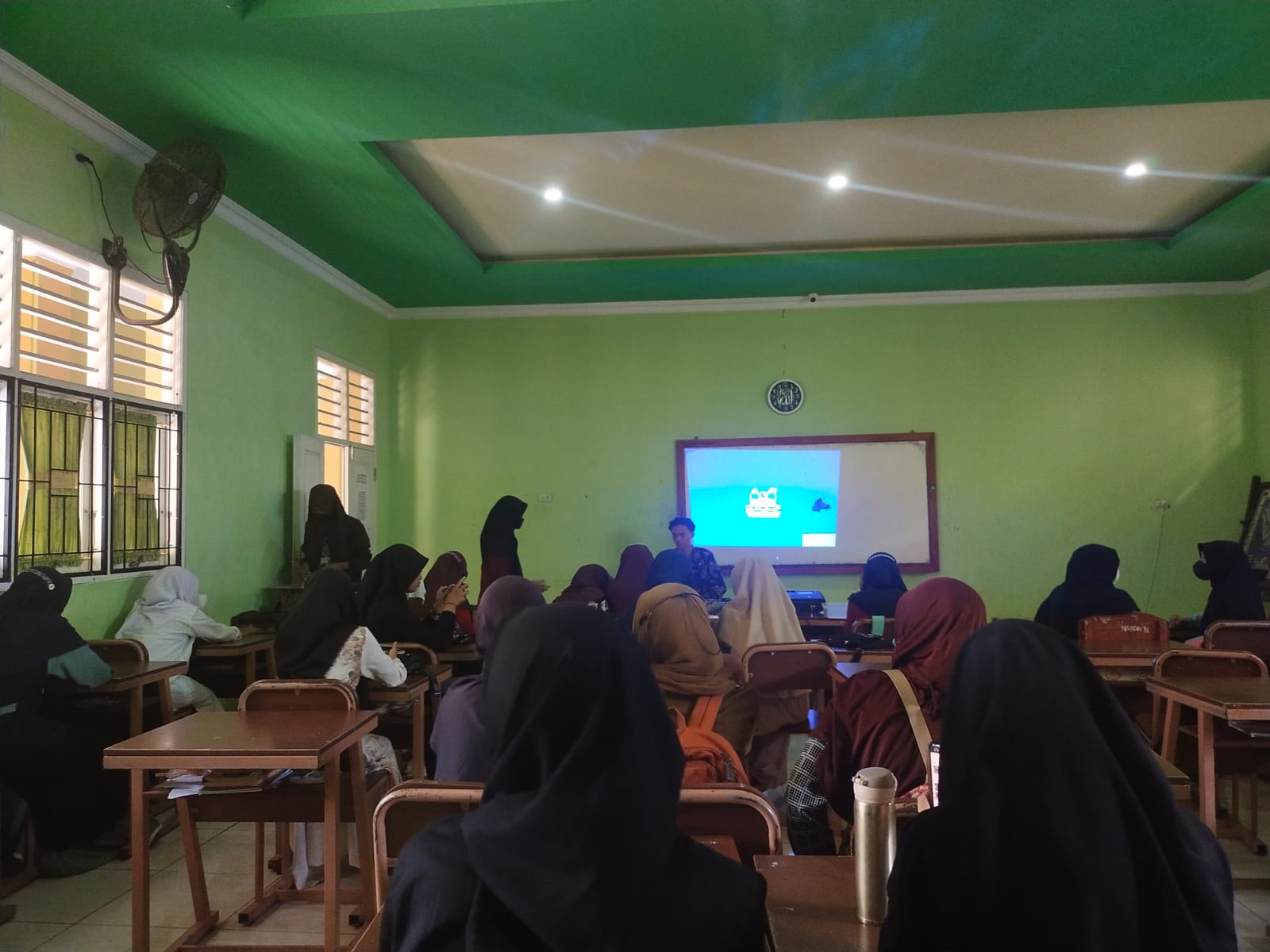 Mahasiswa Kampus ini Berbagi Ilmu kepada Pelajar SMA Al-Huda Lamsel