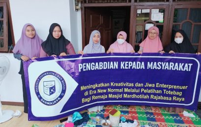 Dosen IIB Darmajaya Berikan Pelatihan Totebag kepada Anggota Risma Masjid Mardotilah Rajabasa