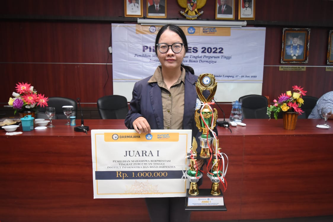 Indri Oktavia, Mahasiswi Prodi Akuntansi Mahasiswa Berprestasi IIB Darmajaya 2022