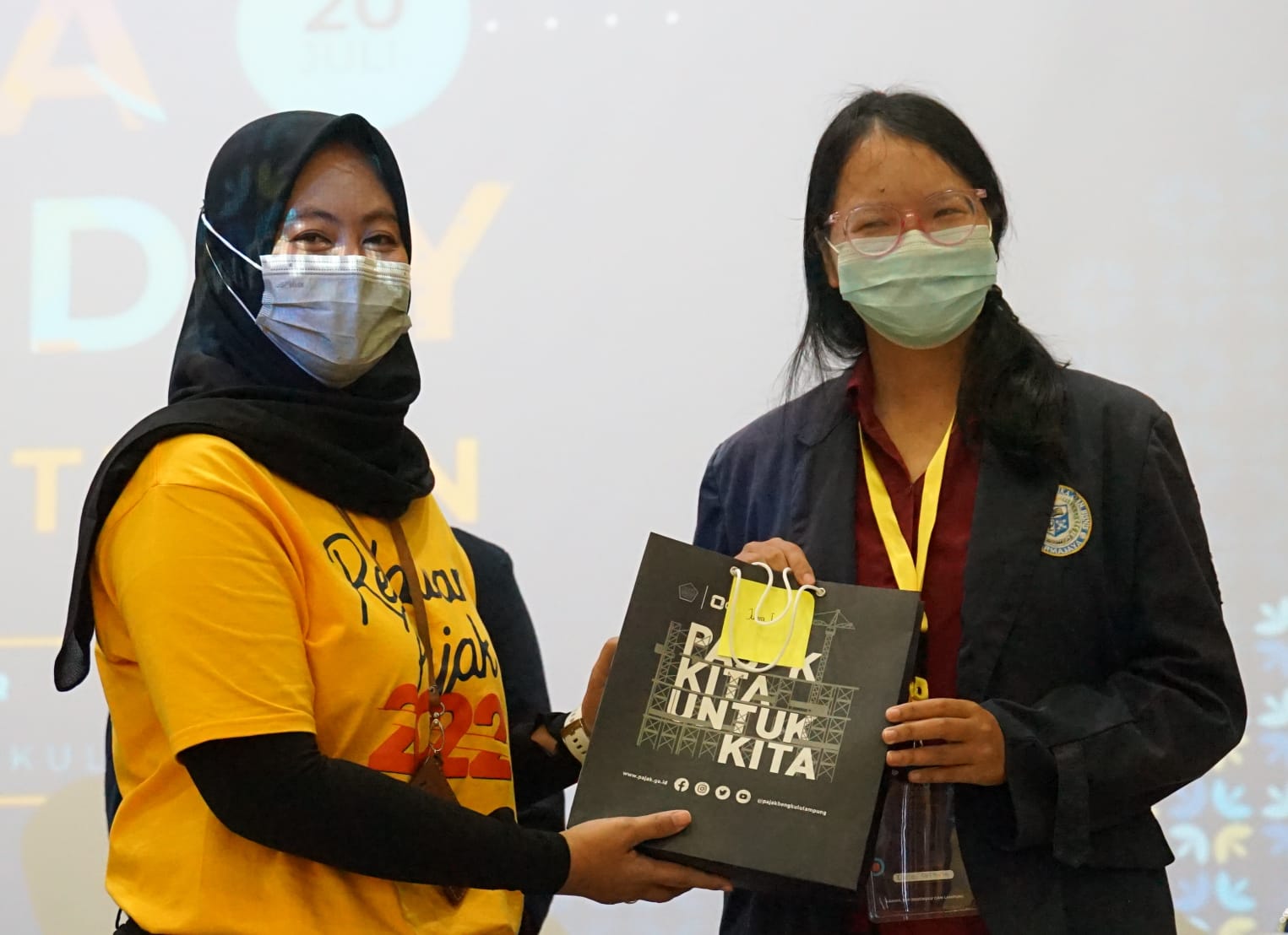 Mahasiswi Prodi Akuntansi IIB Darmajaya Juara Bela Tax Day Competition 2022 DJP Bengkulu-Lampung