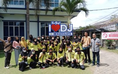 Rombongan Pelajar SMK Miftahul Ulum Kunjungan Industri ke IIB Darmajaya, Disambut Mahasiswa Asing