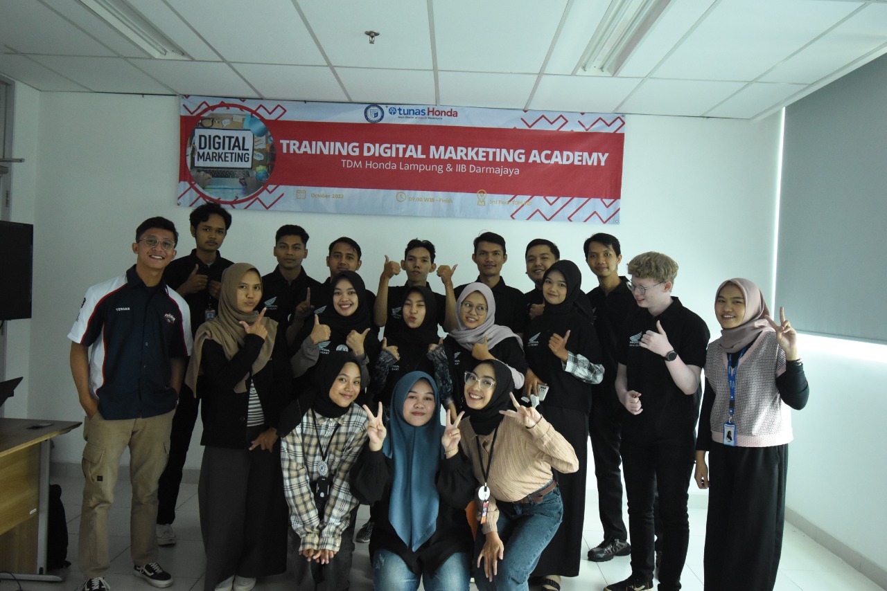 Sebanyak 15 Mahasiswa IIB Darmajaya Ikuti Training Digital Marketing Academy PT Tunas Dwipa Matra