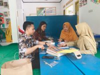 Dosen DKV IIB Darmajaya Kolaborasi Berikan Pelatihan Pembuatan APE Bussy Book Tenaga Pendidik PAUD