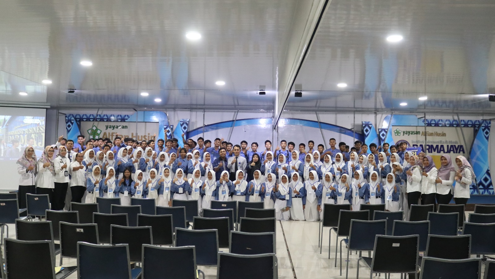 Asyiik Nih! Ratusan Pelajar dari Tulangbawang Tengah Kenalan dengan Mahasiswa Asing Kampus The Best di Lampung