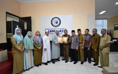 IIB Darmajaya Serahkan Wakaf Uang ke BWI Lampung