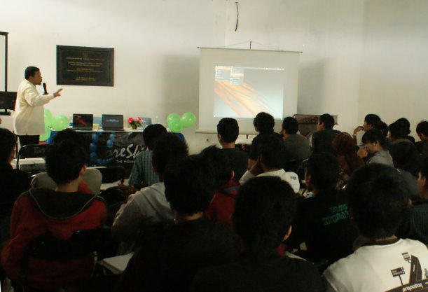 Gnome 3.0 Launch Party Lampung di IBI Darmajaya Meriah