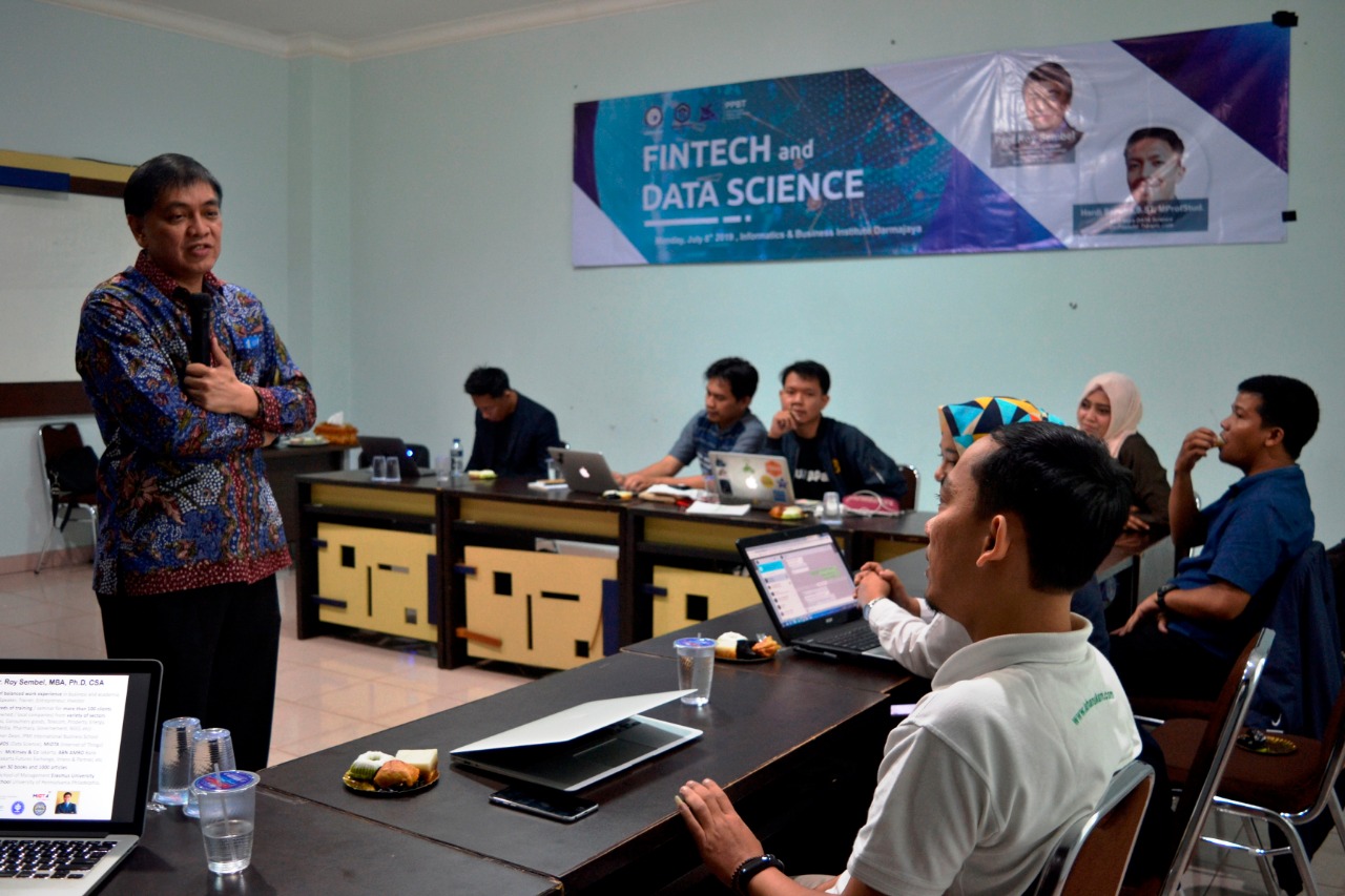 Workshop Inkubitek Darmajaya, Prof Roy Sembel Paparkan Fintech and Data Science