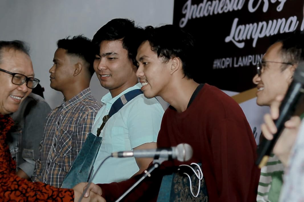 Mahasiswa IIB Darmajaya Juara Dua Lomba Foto Festival Kopi Lampung