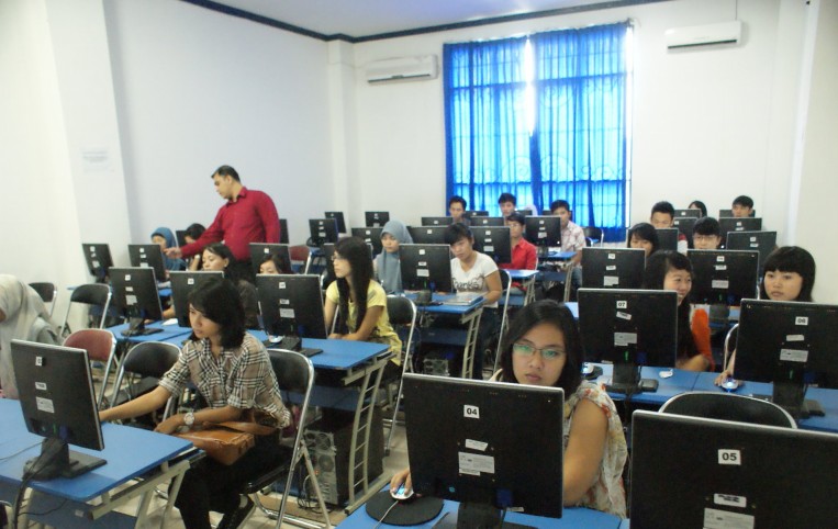 Darmajaya Giat Gelar Pelatihan Komputer bagi Lulusan SLTA/SMK se-Lampung