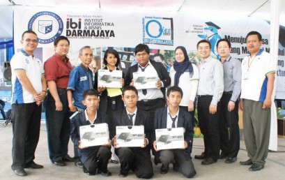 Lima Mahasiswa Baru IBI Darmajaya Dapatkan Hadiah Laptop
